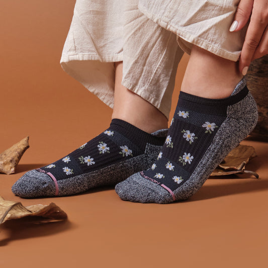 Dr. Motion All Over Daisy - Ankle Compression Socks For Women
